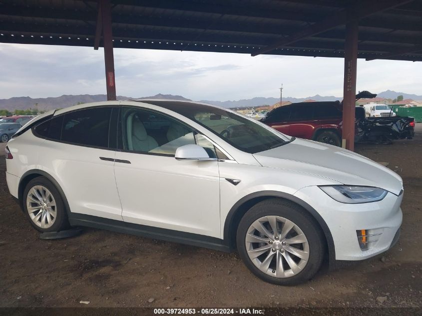 2018 Tesla Model X VIN: 5YJXCDE22JF113670 Lot: 39724953