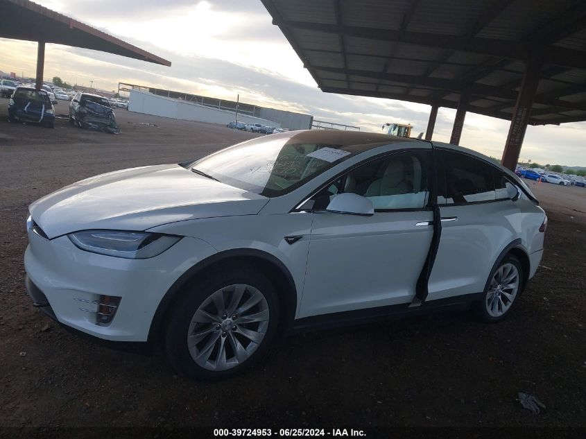 2018 Tesla Model X VIN: 5YJXCDE22JF113670 Lot: 39724953