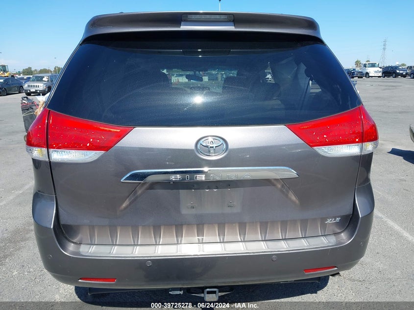 2011 Toyota Sienna Xle V6 VIN: 5TDYK3DC2BS009303 Lot: 39725278