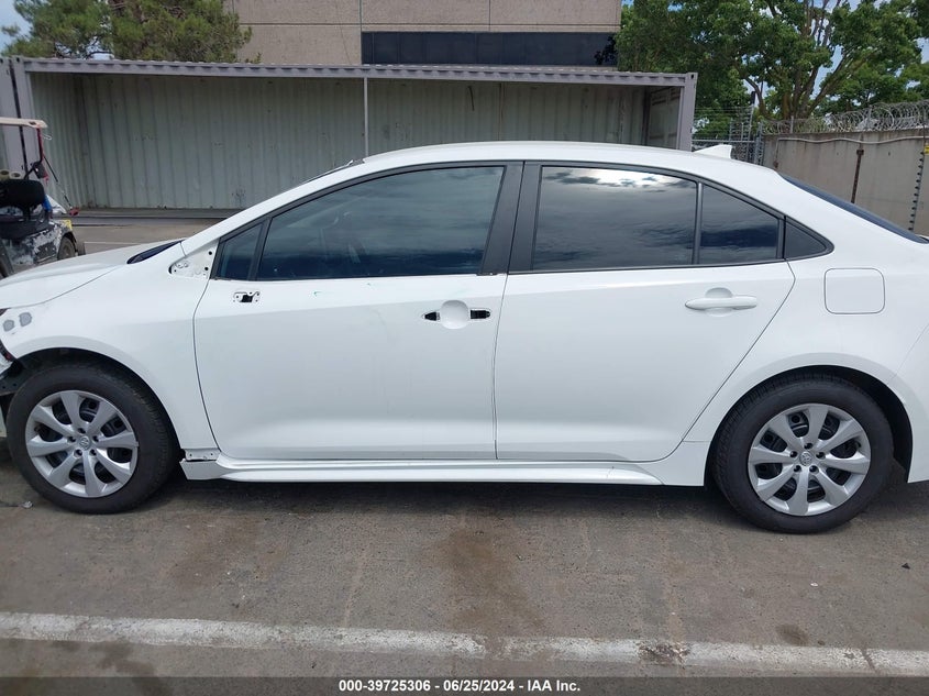 VIN 5YFEPMAEXMP235973 2021 TOYOTA COROLLA LE
