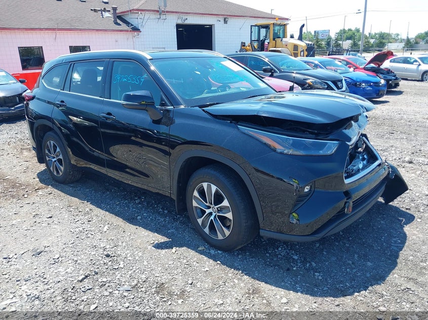 2022 Toyota Highlander Xle VIN: 5TDGZRBHXNS253276 Lot: 39725359