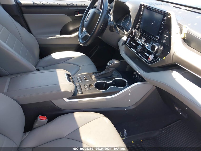 2022 Toyota Highlander Xle VIN: 5TDGZRBHXNS253276 Lot: 39725359