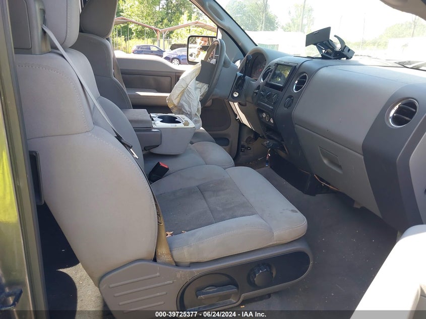 2004 Ford F-150 Stx/Xl/Xlt VIN: 1FTRX12W24NA96605 Lot: 39725377