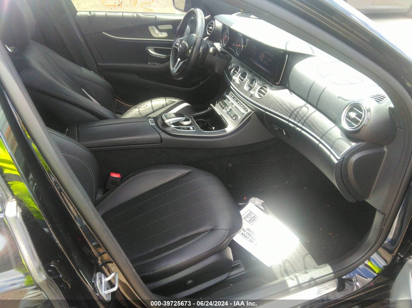 VIN WDDZF4KB2KA568572 2019 MERCEDES-BENZ E 300 4MATIC