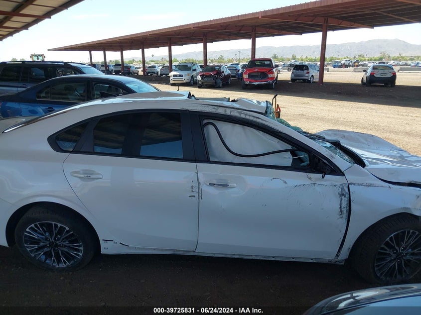 VIN 3KPF54AD2PE561208 2023 KIA FORTE GT LINE