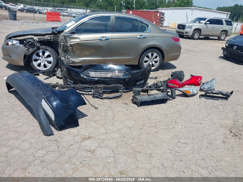 2016 Ford Focus Titanium VIN: 1FADP3N28GL332615 Lot: 39725840