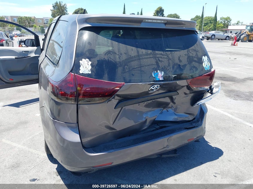 2011 Toyota Sienna VIN: 5TDKA3DCXBS003533 Lot: 39726597