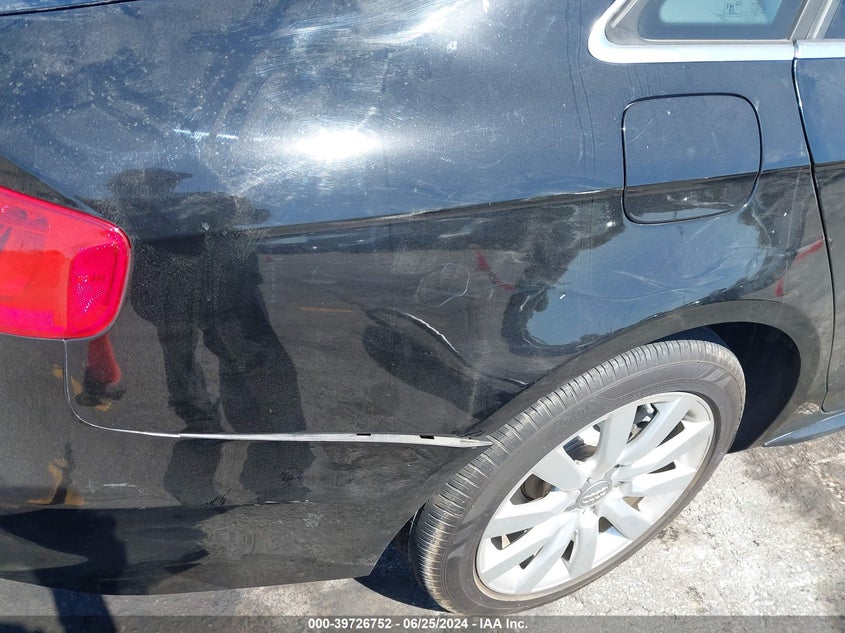 2015 Audi A4 2.0T Premium VIN: WAUAFAFL8FN026641 Lot: 39726752