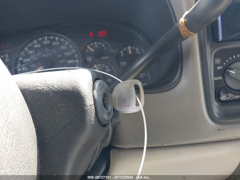 2002 Chevrolet Suburban 1500 Lt VIN: 1GNEC16Z82J308742 Lot: 39727181