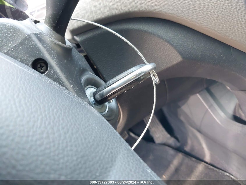 2017 Hyundai Santa Fe Se VIN: KM8SMDHF4HU226409 Lot: 39727303