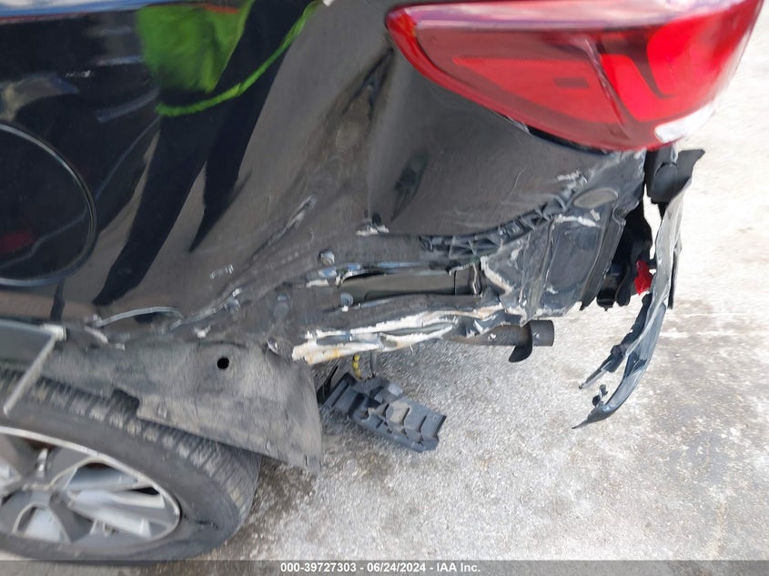 2017 Hyundai Santa Fe Se VIN: KM8SMDHF4HU226409 Lot: 39727303