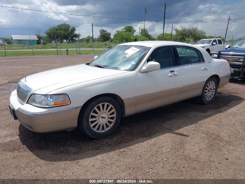 2003 Lincoln Town Car Signature VIN: 1LNHM82W03Y632148 Lot: 39727597