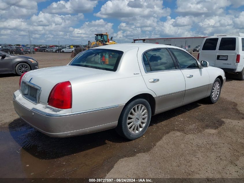 2003 Lincoln Town Car Signature VIN: 1LNHM82W03Y632148 Lot: 39727597