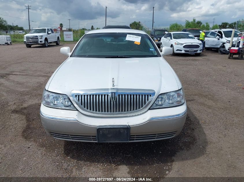 1LNHM82W03Y632148 2003 Lincoln Town Car Signature