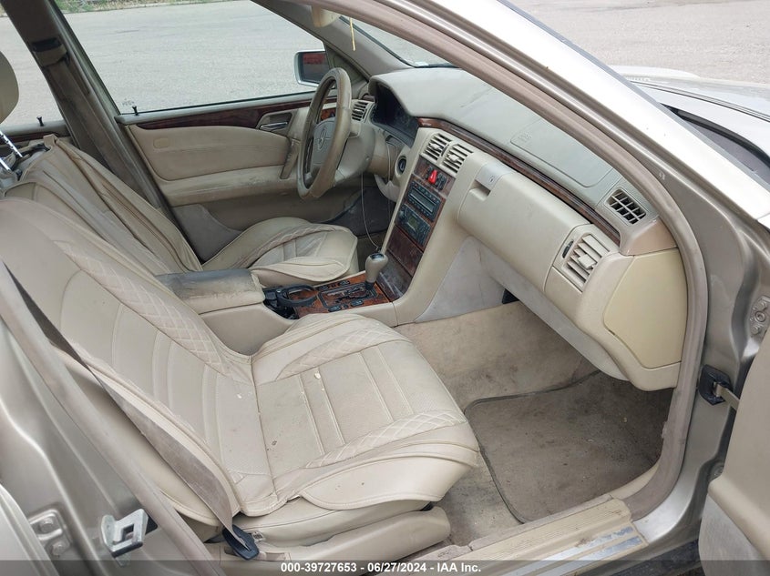 1999 Mercedes-Benz E 320 Awd VIN: WDBJH82F5XX018233 Lot: 39727653