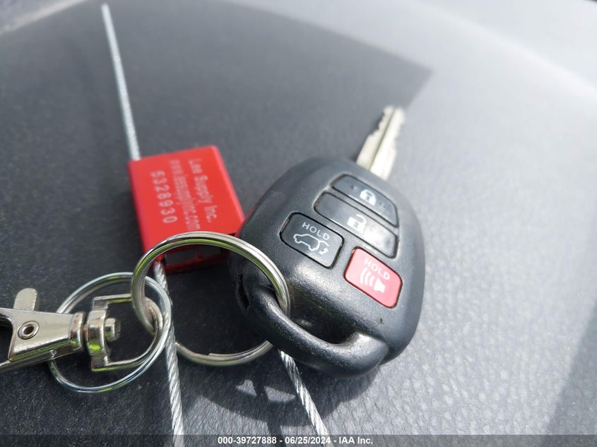 2015 TOYOTA RAV4 XLE - 2T3WFREV9FW181122