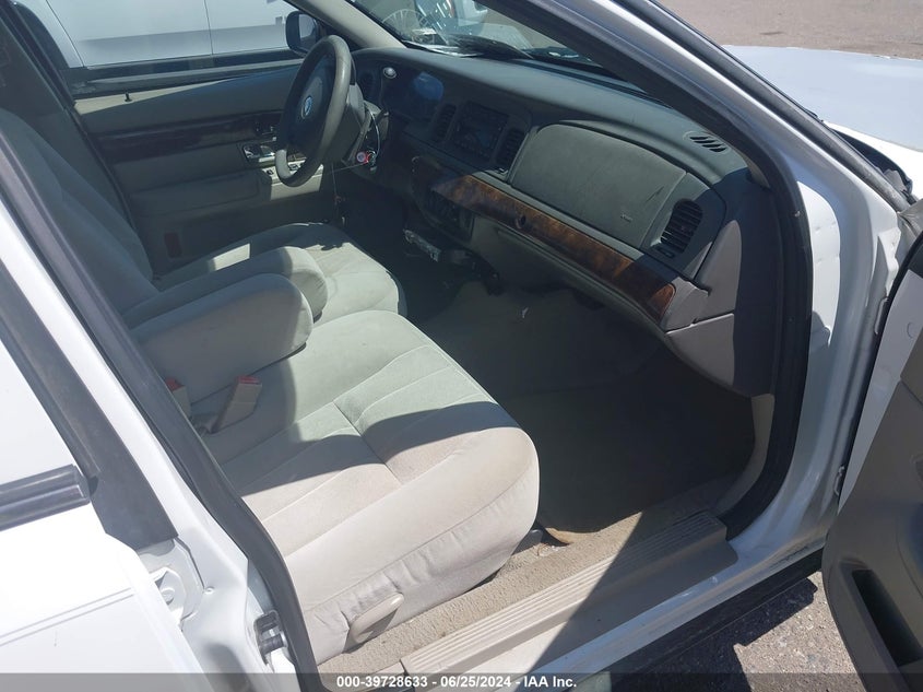 2008 Mercury Grand Marquis Gs VIN: 2MEFM74V08X623305 Lot: 39728633