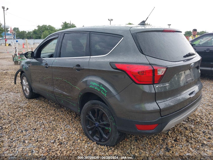 VIN 1FMCU0GD1KUC47772 2019 FORD ESCAPE SE