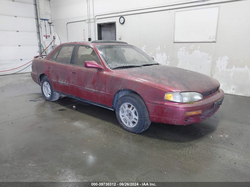 1995 Toyota Camry Le VIN: 4T1SK12E4SU561679 Lot: 39730312