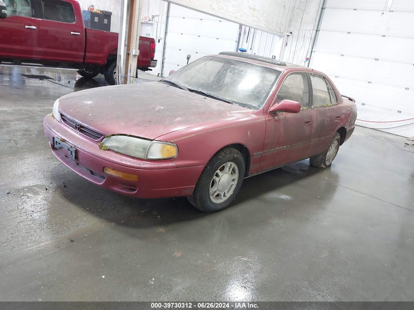 1995 Toyota Camry Le VIN: 4T1SK12E4SU561679 Lot: 39730312