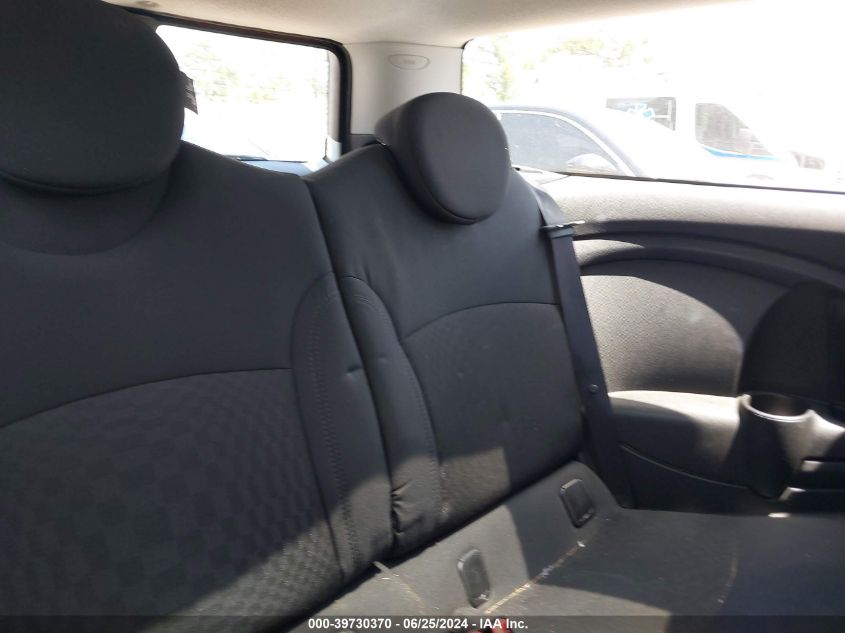 2010 Mini Cooper Clubman Base (M6) VIN: WMWML3C50ATX38105 Lot: 39730370