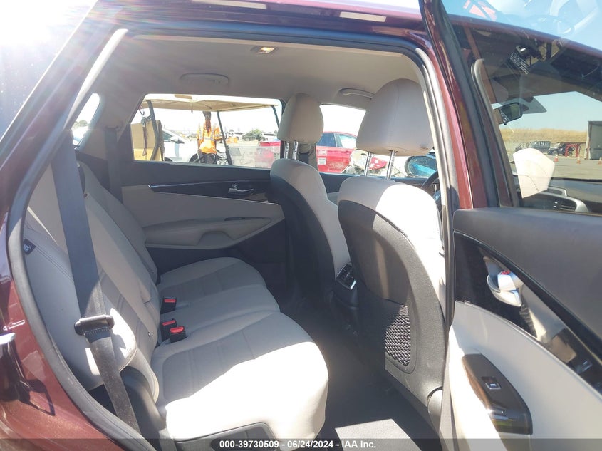 2019 Kia Sorento 3.3L Lx VIN: 5XYPGDA56KG484703 Lot: 39730509