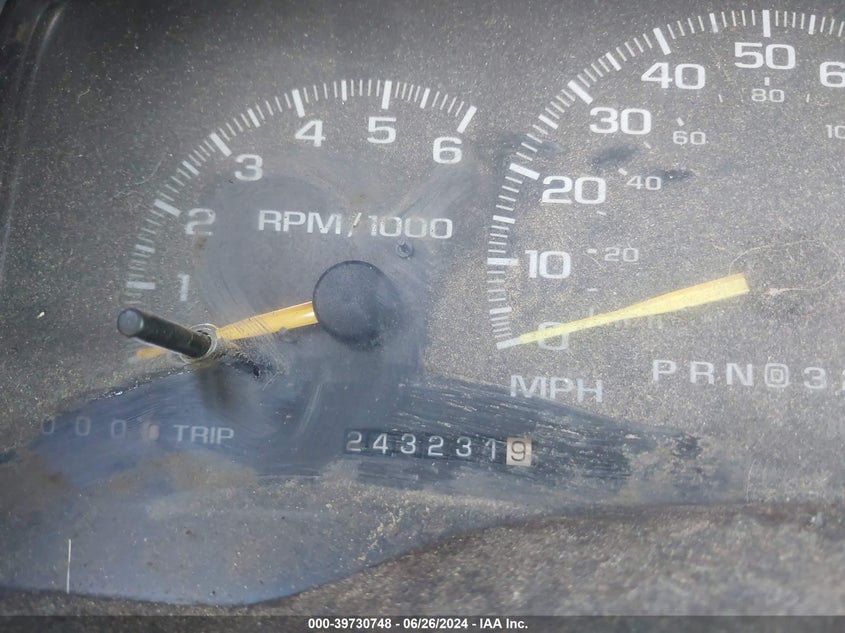 1999 Chevrolet Tahoe K1500 VIN: 1GNEK13R1XJ305888 Lot: 39730748