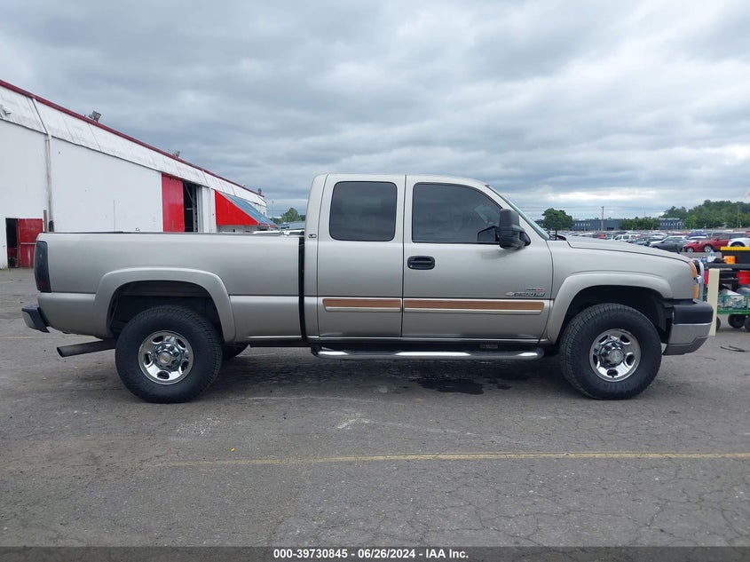 2003 Chevrolet Silverado C2500 Heavy Duty VIN: 1GCHC29113E243955 Lot: 39730845
