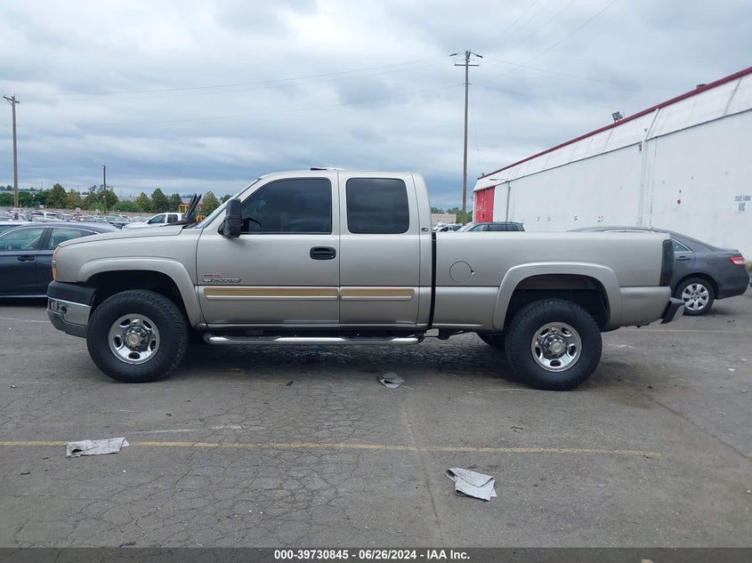 2003 Chevrolet Silverado C2500 Heavy Duty VIN: 1GCHC29113E243955 Lot: 39730845