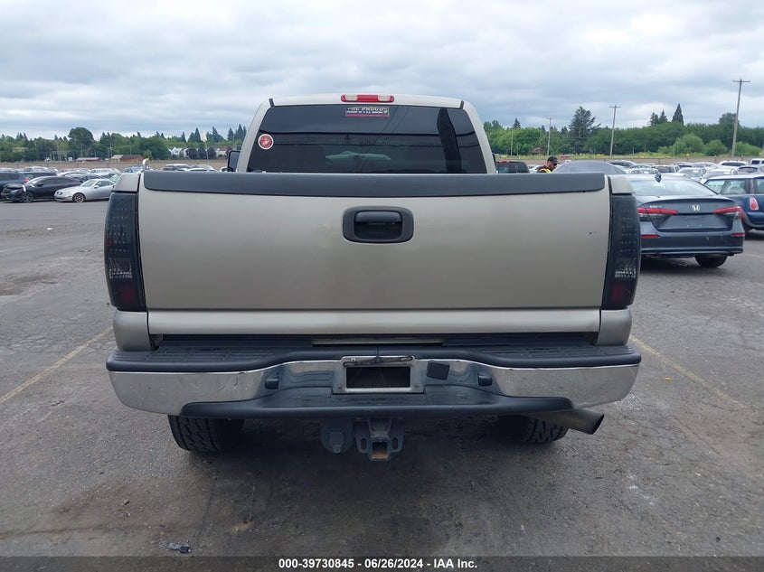 2003 Chevrolet Silverado C2500 Heavy Duty VIN: 1GCHC29113E243955 Lot: 39730845