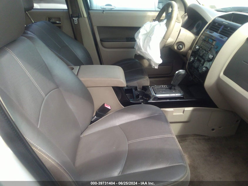 2010 Mazda Tribute I VIN: 4F2CY0C71AKM04123 Lot: 39731404