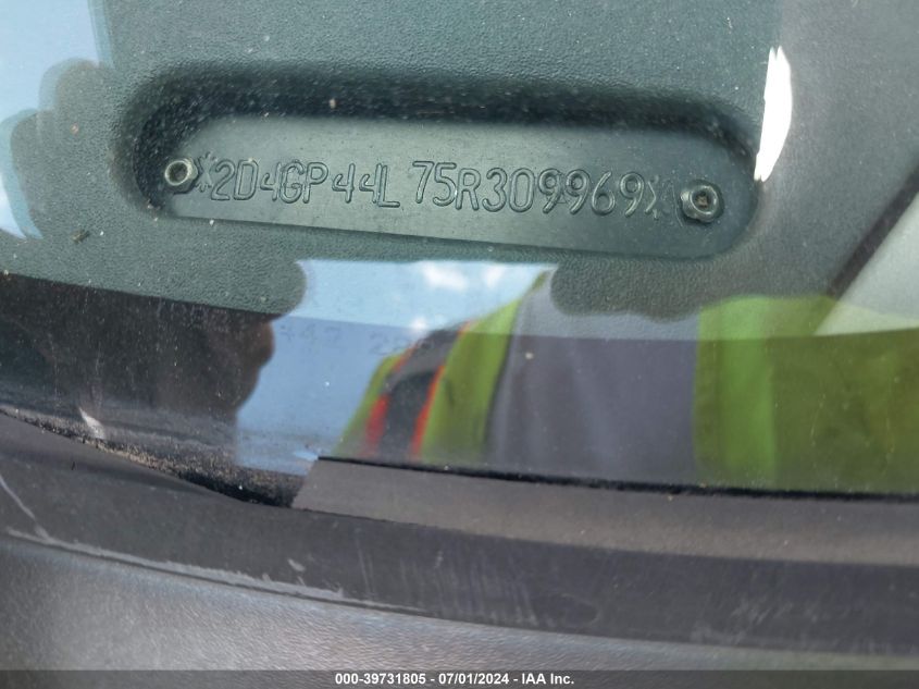 2005 Dodge Grand Caravan Sxt VIN: 2D4GP44L75R309969 Lot: 39731805