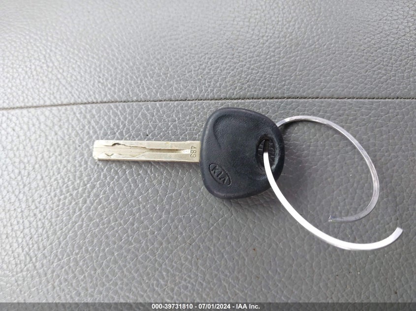 2011 Kia Sorento Lx VIN: 5XYKTCA10BG015037 Lot: 39731810