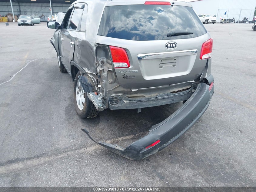 2011 Kia Sorento Lx VIN: 5XYKTCA10BG015037 Lot: 39731810