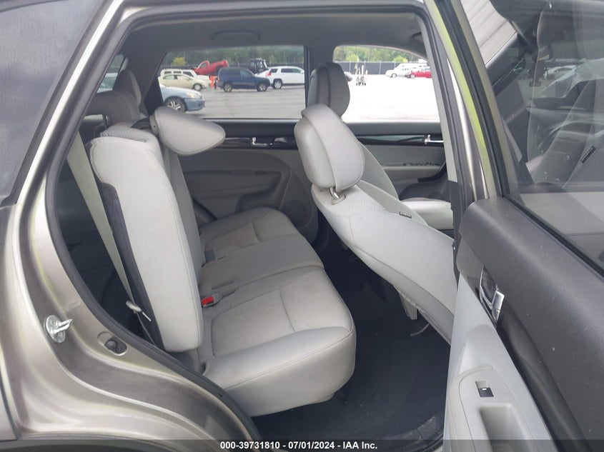 2011 Kia Sorento Lx VIN: 5XYKTCA10BG015037 Lot: 39731810