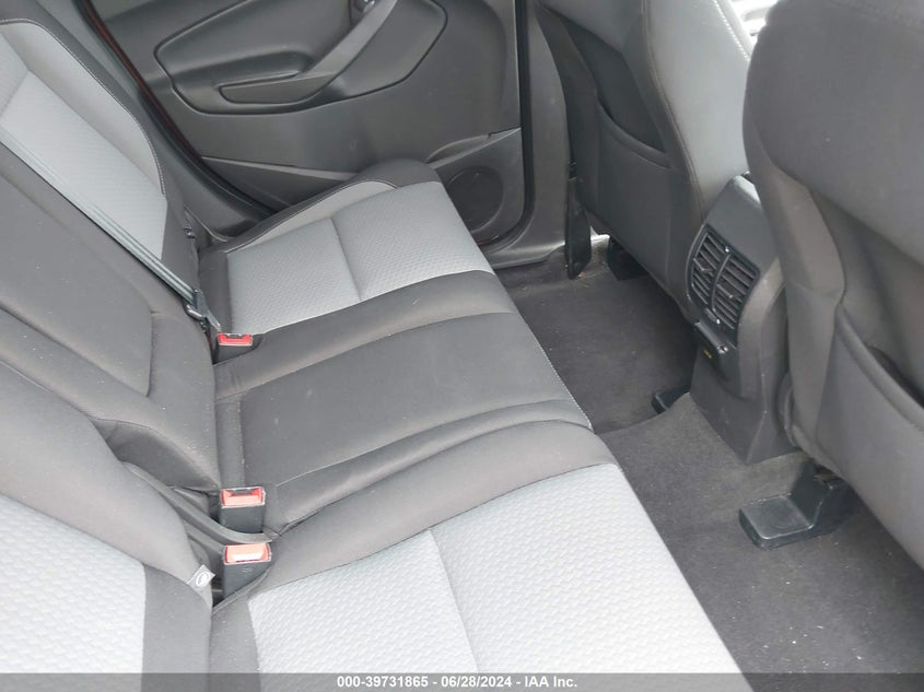 VIN 1FMCU9GD8HUB00037 2017 FORD ESCAPE SE