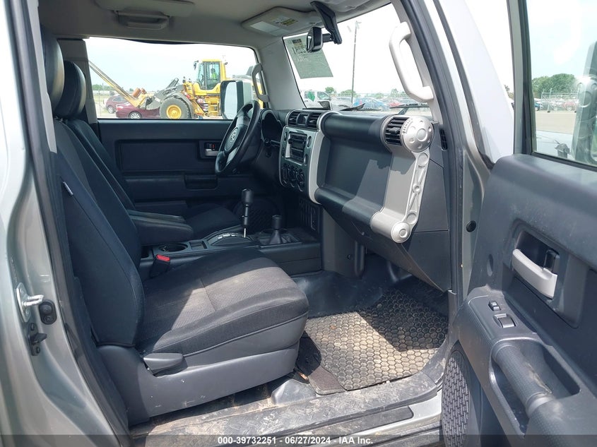 2010 Toyota Fj Cruiser VIN: JTEBU4BF0AK083050 Lot: 39732251