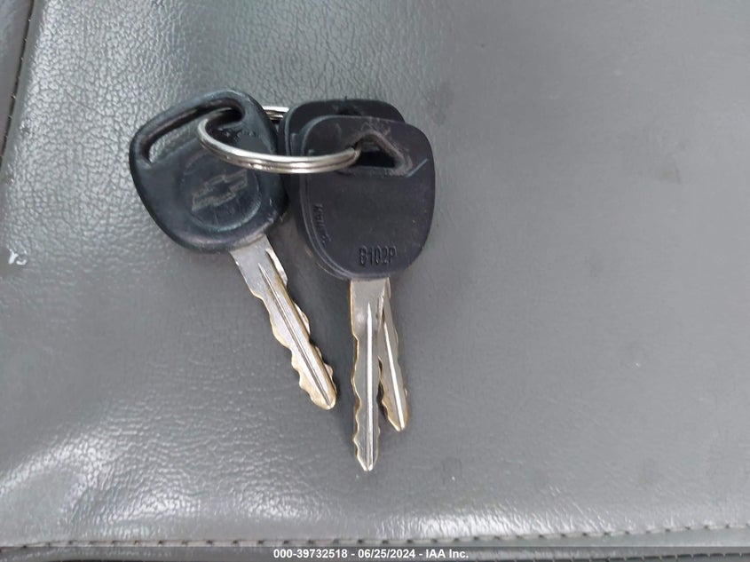 2002 Chevrolet Suburban 1500 Lt VIN: 1GNFK16Z82J273224 Lot: 39732518