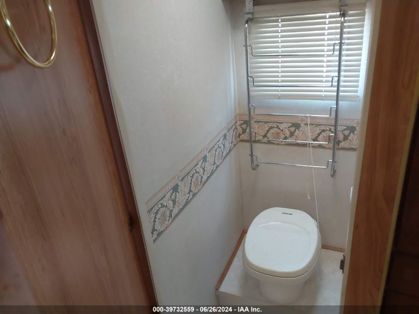 1999 Ford Econoline E450 Super Duty Cutwy Rv VIN: 1FDXE40SXXHB45398 Lot: 39732559