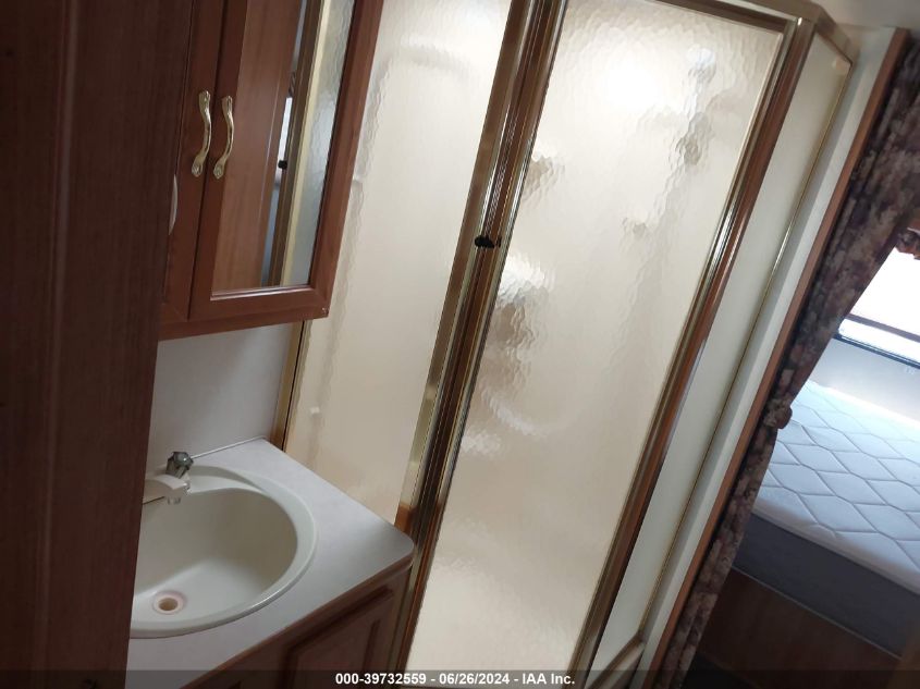 1999 Ford Econoline E450 Super Duty Cutwy Rv VIN: 1FDXE40SXXHB45398 Lot: 39732559