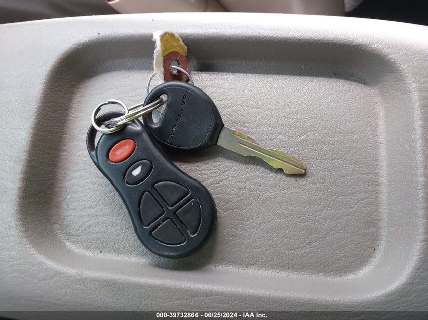 2001 Chrysler Town & Country Ex VIN: 2C4GP74LX1R290701 Lot: 39732866