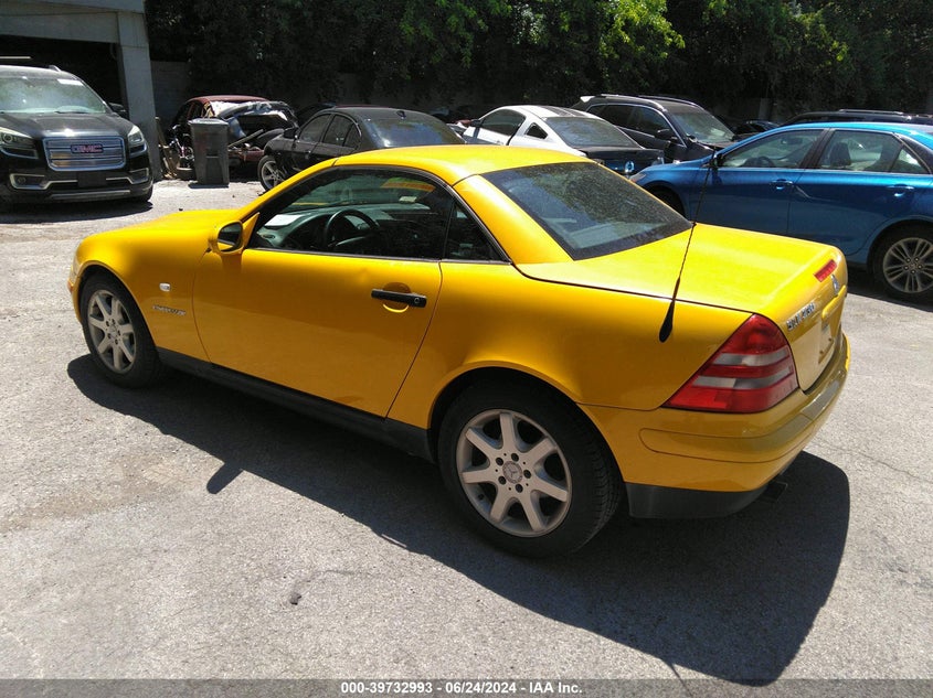 1998 Mercedes-Benz Slk 230 VIN: WDBKK47F2WF073170 Lot: 39732993