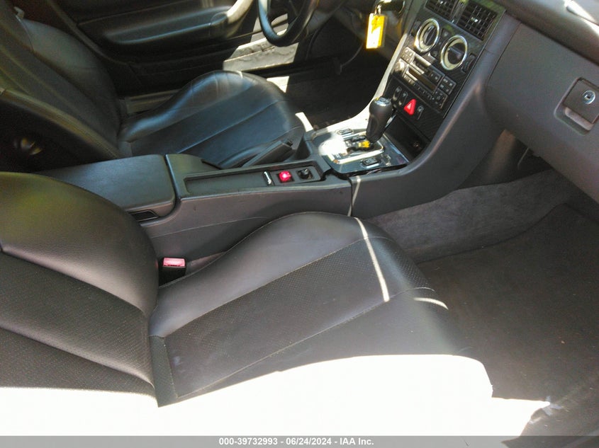 1998 Mercedes-Benz Slk 230 VIN: WDBKK47F2WF073170 Lot: 39732993