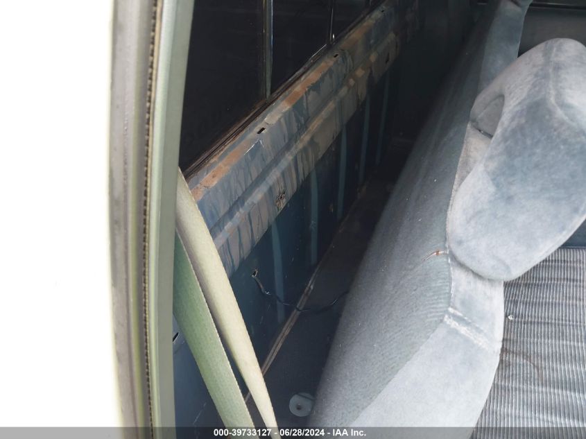 1989 GMC Sierra C2500 VIN: 1GTFC24K8KE502723 Lot: 39733127