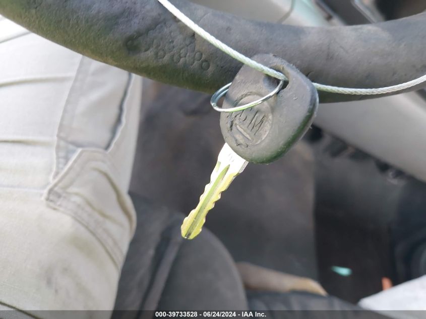 2010 Chevrolet Silverado 1500 Work Truck VIN: 1GCPCPEA0AZ285179 Lot: 39733528