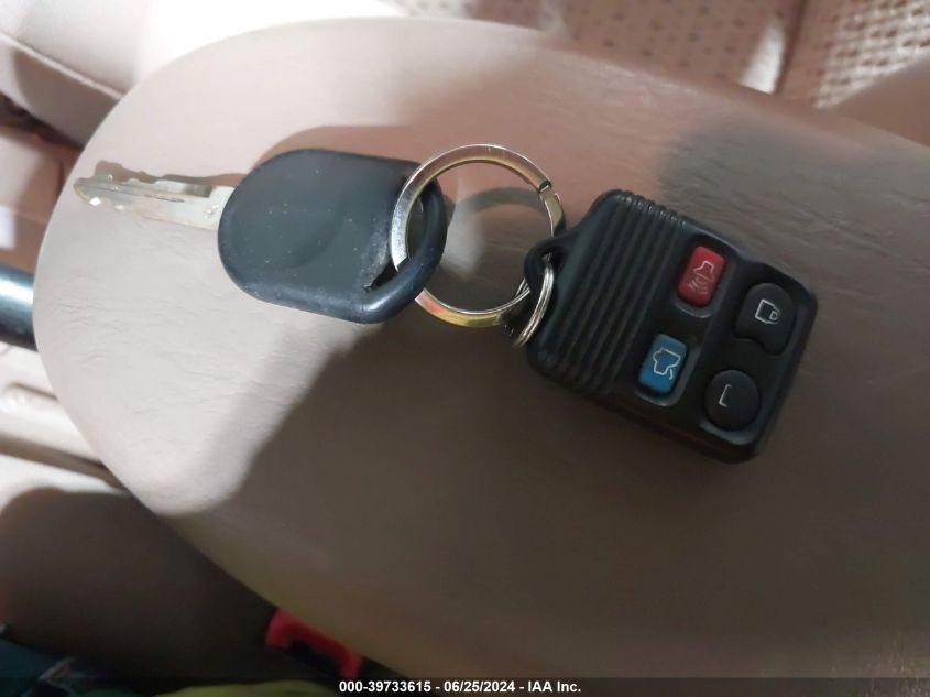 2007 Ford Focus Zx4/S/Se/Ses VIN: 1FAFP34N77W332690 Lot: 39733615