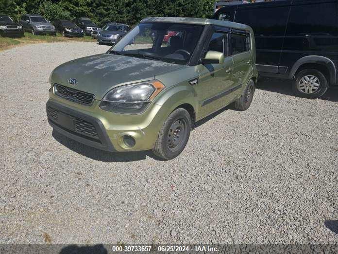 KNDJT2A58D7483882 2013 Kia Soul