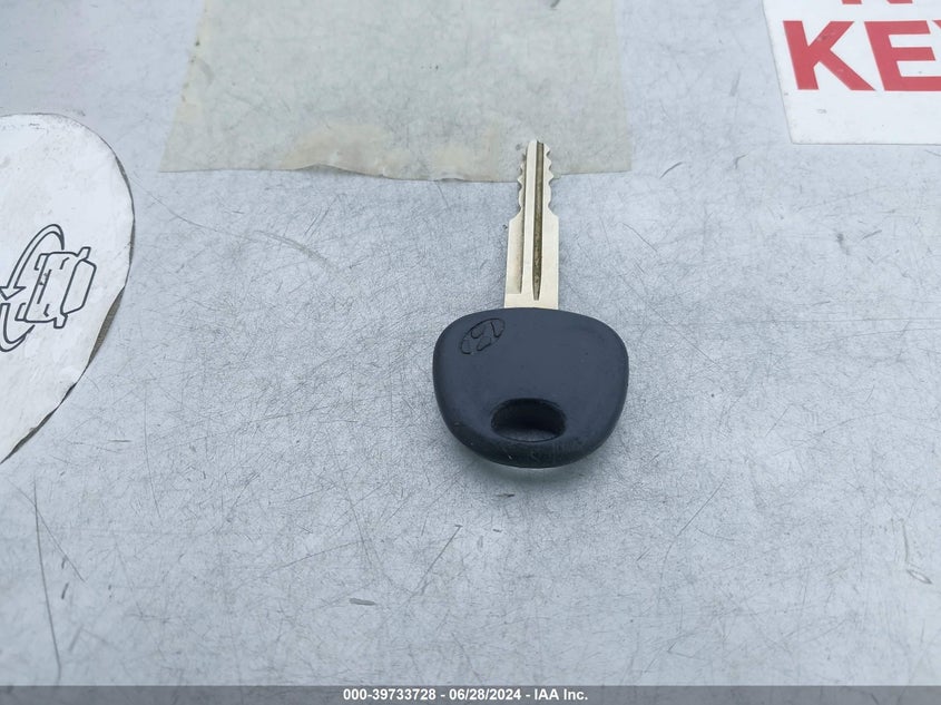 2005 Hyundai Accent Gls VIN: KMHCG45C75U665587 Lot: 39733728