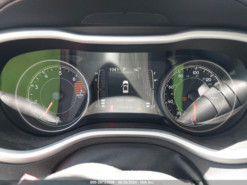 2018 Jeep Cherokee Latitude Plus Fwd VIN: 1C4PJLLB1JD518557 Lot: 39733806