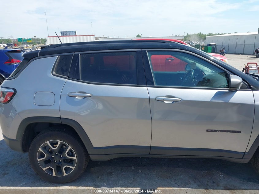 VIN 3C4NJDDB7KT723369 2019 JEEP COMPASS TRAILHAWK 4X4
